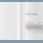 Kapitelüberschrift „Unter dem Eis“, Text über Ostgrönland, Eisberge, Schnee.  Links leer, rechts Text. Seitenzahl 65.