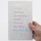 Text: "Judith Schalansky Marmor, Quecksilber, Nebel. Woraus die Welt gemacht ist Suhrkamp." Eine Hand hält das Buch.