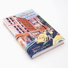 Text: "Die Glasglocke, Sylvia Plath, Suhrkamp, Illustriert von Beya Rebaï." Illustration: Bunte Straßenszene mit Gebäuden und Autos.