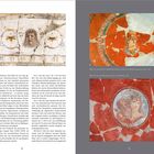 Abb. 12 zeigt eine Wandmalerei mit vegetativem Motiv in rötlichen und weißen Tönen, Bild von Gott Aion mit zwei Kreisen.