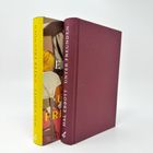 Zwei Bücher stehen nebeneinander: "HAL EBBOTT UNTER FREUNDEN", eines mit gelbem Schutzumschlag, das andere in Weinrot.
