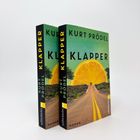 Zwei Bücher mit dem Titel "KLAPPER" von Kurt Prödel. Das Cover zeigt eine Straße, die in eine orangefarbene Scheibe führt.
