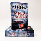 Titel: "Minus 18 Grad" von Stefan Ahnhem, ein Kriminalroman. Zwei Bücher sind gestapelt, im Hintergrund Berge und Wolken.