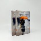 "ZEIT IHRES LEBENS", "DIRK GIESELMANN", "Roman". Verschwommenes Cover, Person mit orangefarbenem Regenschirm.