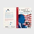 Ein Mann, der mit vier Worten die Welt veränderte; I have a dream; Illustration von Martin Luther King, Mikrofone, US-Flaggenmuster.