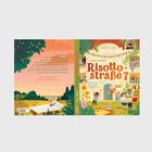 „Neues aus der Risottostraße 7“; bunte Illustration einer lebhaften Straßenszene mit Kindern und fröhlichen Aktivitäten.