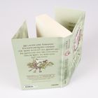 „Sie lachte leise. Verdammt. (...)“ - Ein offenes Buchcover in Pastelltönen mit floralen Illustrationen.