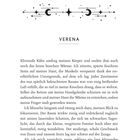 KAPITEL 1, VERENA. Eine stimmungsvolle Illustration: Mond, Sterne, Pfeile. Darunter beginnt ein Text über eine kalte Umgebung.