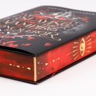 Der Einband zeigt "Slaying the Vampire Conqueror" mit roten und goldenen Akzenten und symbolhaften Illustrationen.