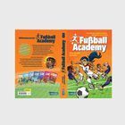 "Fußball Academy: Eine große Chance" auf orangefarbenem Hintergrund; Kinder spielen Fußball; lebhafte Illustration.
