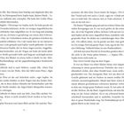 Seitenzahlen 12 und 13. Dialog zwischen Sophie und Elle über mysteriöse Ereignisse. Erwähnung düsterer Musik und ein Mann im grauen Anzug.