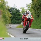 Kalender Juni 2027. Rennmotorrad springt auf Landstraße, Fahrer in Rennkleidung. Logo "MOTORRAD" unten links.