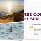 "Here comes the sun" groß geschrieben, Dünen bei Sonnenuntergang, Vogel fliegt über Wasser. Texte: Abstecher, #1, #Feierabendritual.