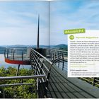 #Aussicht: Skywalk Biggeblick. Metalldachdachkonstruktion über grüner Landschaft und Wasser.