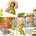 „Stop! Erst noch etwas Seife und Wasser,“ sagt ein grüner Dinosaurier. Illustration von fröhlichen Dinosauriern im Badezimmer.