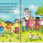 Text: "Die Osterfreude geht um die Welt". Illustration von fröhlichen Kindern, die sich auf einer Wiese an der Hand halten.
