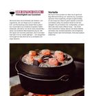 Texte: "DER DUTCH OVEN – Vielseitigkeit aus Gusseisen", "Vorteile". Bild: Ein Dutch Oven mit glühenden Kohlen darauf.