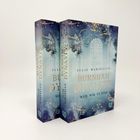 Zwei Bücher mit den Titeln "Burnham Dynasty" und "Weil wir es sind" von Julie Marinello. Cover mit eleganten Mustern.