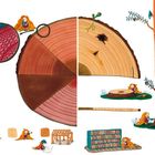 Illustration eines Baumstamms: Ein Querschnitt zeigt Jahresringe. Figuren interagieren mit Elementen des Baumes.