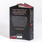 Buchrücken: "Broken Souls and Broken Bones" von LJ Andrews.
Text über Rettung eines Reiches und Verrat. Rote Rose unten.