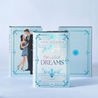 „Ana Huang: Twisted Dreams“. Roman. Ein Paar tanzt fröhlich, pastellblaue Töne, elegantes Design, zentrales Buch.