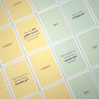 Mehrere Karten mit Fragen wie "Was ist dein Lieblingsessen?" und Begriffen "Opa", "Enkelkind".