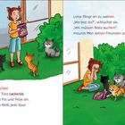 Links ein Mädchen mit Leckerlis, umgeben von Katzen. Rechts weint sie, sitzend neben den Katzen.