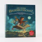 "Mein großer Bilderbuchschatz" zeigt ein Kind und Tiere, die auf einem fliegenden Buch unter einem Sternenhimmel reisen.