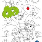 Eine farbige Illustration: Zwei Feuerwehrkinder mit Leiter, ein Baum mit Äpfeln, Schmetterlinge, eine Katze, Blumen und Sonne.