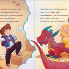 Links ein Junge mit Stock auf Treppe, rechts ein Drache mit Prinzessin und Ritter, alles in einer bunten Kinderbuch-Illustration.