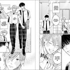 Zwei Jungen in Schuluniform unterhalten sich fröhlich und lächeln. Sie planen ein Treffen und sind entspannt in der Schule.