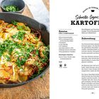 „Schnelle Gyros-Käse-Kartoffeln“, Rezepttext, Zutaten, Zubereitungsanleitung, Gusseisenpfanne mit Kartoffelgericht, Petersilie.