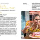 Mein Lieblingsrezept: Sarahs "Schoko-Himbeer-Tarte". Eine Frau mit gelbem Oberteil präsentiert eine Tarte.