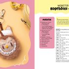 MONSTER-KOPFHÖRER-CASE, Materialliste links, Anleitung rechts. Gehäkeltier auf Schlüsselring, Bezug für Kopfhörer.