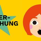 "ÜBERRASCHUNG" auf grünem Stern; rechts Illustration: Kind mit roten Haaren, erstaunter Gesichtsausdruck.