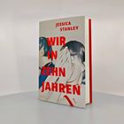Text: "Jessica Stanley, Wir in zehn Jahren." Illustration von Menschen, von denen eine Person das Gesicht bedeckt.
