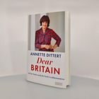Buchtitel: "Dear Britain" von Annette Dittert. Frau in Schottenkleid posiert, Hintergrund schlicht.
