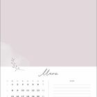 Kalenderblatt für März. Wochentagen und Daten links, Notizzeilen rechts. Lila Hintergrund mit zartem Blattmotiv.