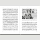 Seite 22 und 23 mit Texten. Unter einem Schwarzweißfoto steht: „Als junge Studenten... bei einer 'Welt-Reise'.“