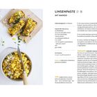 Linsenpaste mit Mango. Zutatenliste und Zubereitungsschritte für ein Rezept, Tipp: Mit Petersilie oder Koriander bestreuen. Rechts detailreiche Beschreibung, links Bild mit Brot, Paste und Zutaten.