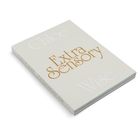 Text: "Chloe Extra Sensory Wise". Ein Buch mit hellem Cover, eleganter Schriftart.