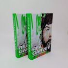 "REA GARVEY BEFORE I MET SUPERGIRL" auf zwei Buchrücken, grüner Hintergrund, Illustration eines Gesichts.