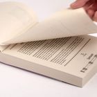 Text: "2. Januar", "Freitag". Eine Hand blättert eine Seite in einem aufgeschlagenen Buch um.