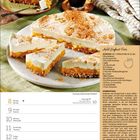 Rezept für Lasagne mit Zutaten und Zubereitung. Kalender für März. Großes Lasagne-Stück auf einem Teller mit Basilikum.
