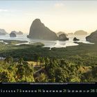 März 2018, Monatskalender, Zahlen 1 bis 31 unten. Landschaft mit grüner Vegetation, Wasser und Kalksteinhügeln im Hintergrund.