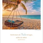 Zitat: "Nichts kann dir Frieden bringen, außer du selbst." Ralph Waldo Emerson. Schaukel unter Palme am Strand bei Sonnenuntergang.