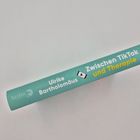 Buchtitel: "Zwischen TikTok und Therapie". Autorenname: Ulrike Bartholomäus. Mintgrüner Buchrücken mit weiß-gelbem Text.