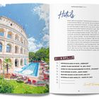 Es handelt sich um eine Infoseite über Hotels im Europa-Park Resort. Links ist ein Rundbau mit Pool, rechts eine Hotelliste.