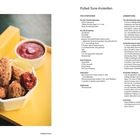 Kalbs-Cordon-bleu Rezept: Zutaten, Zubereitung, Serviervorschläge. Rechts Teller mit Schnitzel, Käsesoße und Jus.