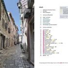 Inhalt: Istrien entdecken, Sehenswürdigkeiten mit Bewertungen (★). Foto: enge, gepflasterte Gasse mit alten Gebäuden.